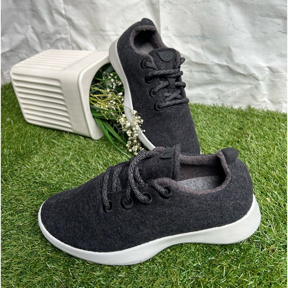 allbirds Women Wool Runners , True Black (Cream Sole) Size 6 NEW
$98 - Picture 8 of 16